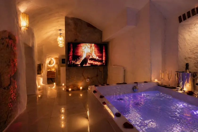 Temple of Aphrodite | Romantic Love | Private Hot Tub - Image 1