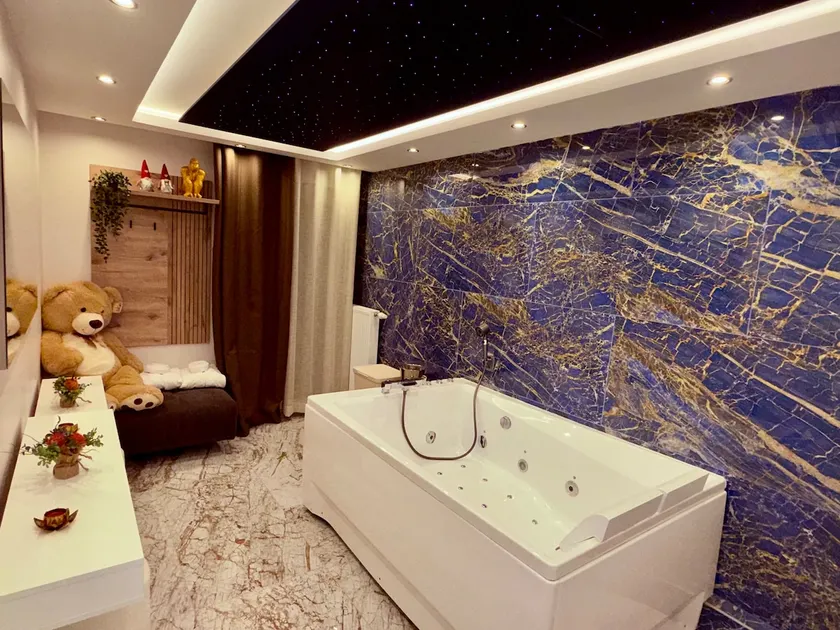 Luxury Apartment with Jacuzzi - 5 min to Strasbourg City Center - Image 1