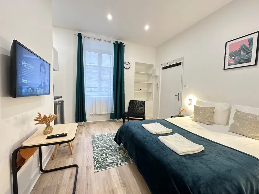 Private studio + unlimited coffee + friendly space - Image 1