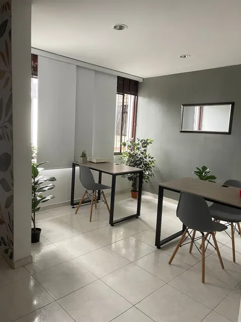 Modern apartment near the airport - Image 1