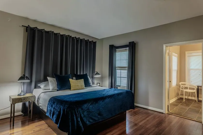The Hera Montrose Luxury Mansion with Pool 5BR - Image 1