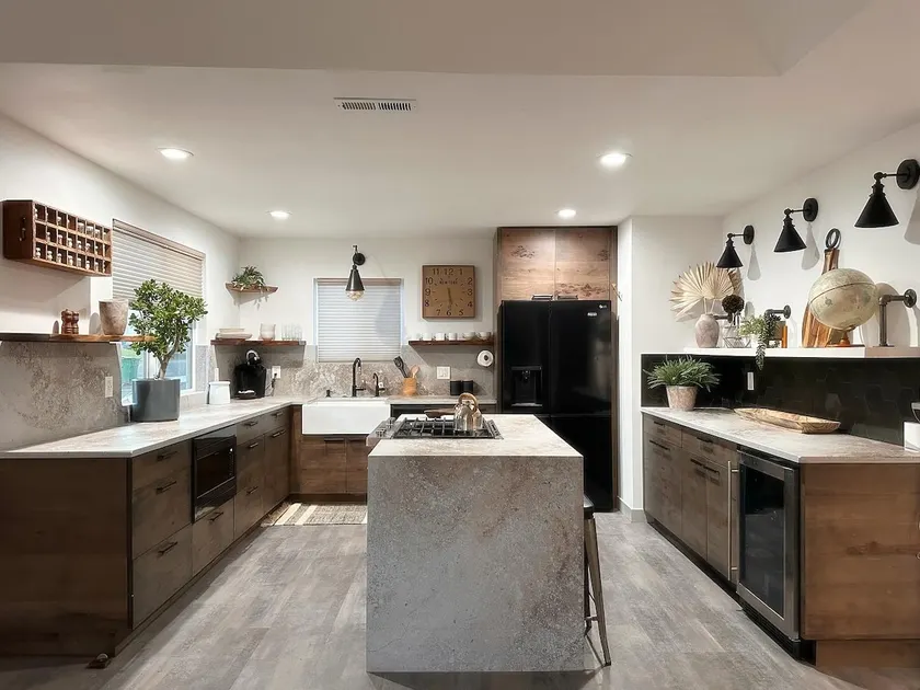 Little Luxe near downtown Beaverton - Image 1