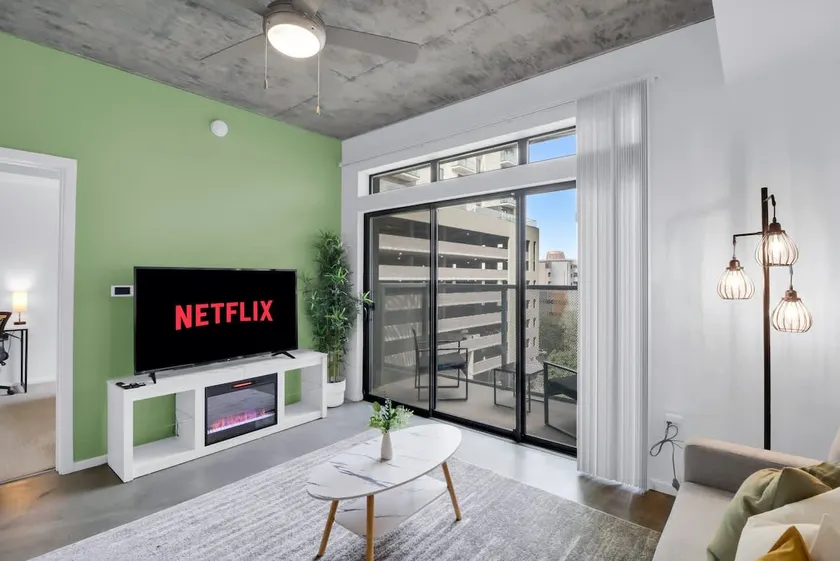 Free Garage Parking|Centric 1BR |In HEART of DTPHX - Image 1