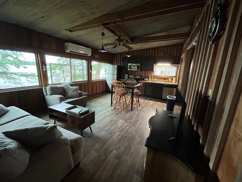 Cabin on the Lake - Image 1