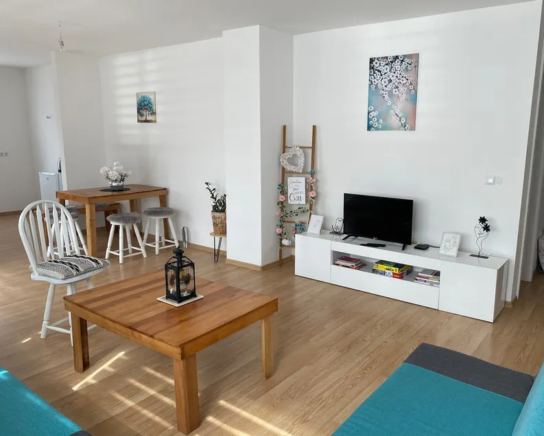 Apartment on the day - Image 1