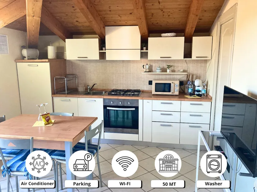 Attic Apartment Villa Rosa with private parking space - Image 1