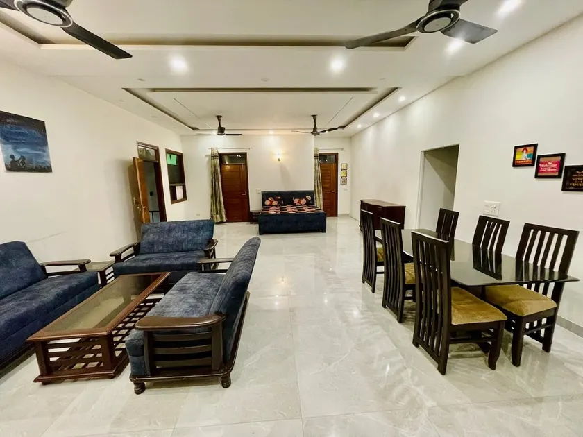Black pearl Villa panchkula sector 28 - Image 1
