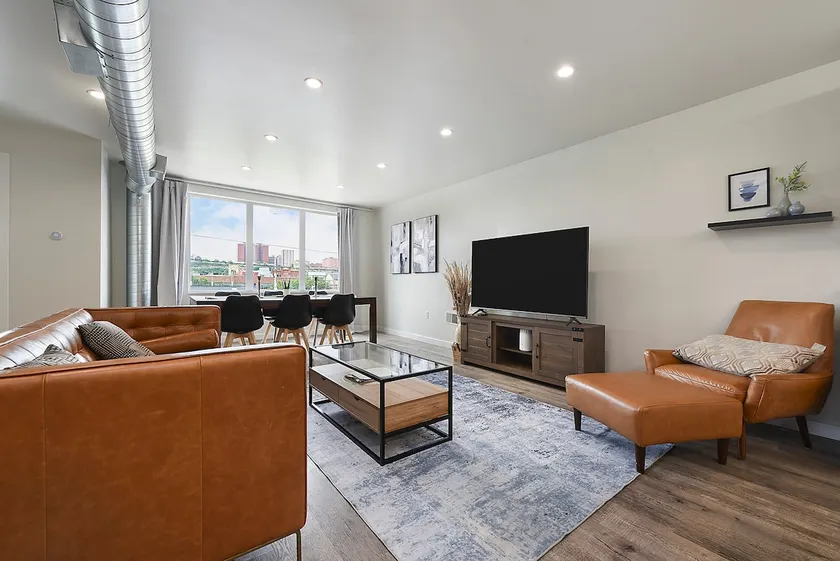8Bed/6Bath Duplex w/2x Garage + Roofdeck +Backyard - Image 1