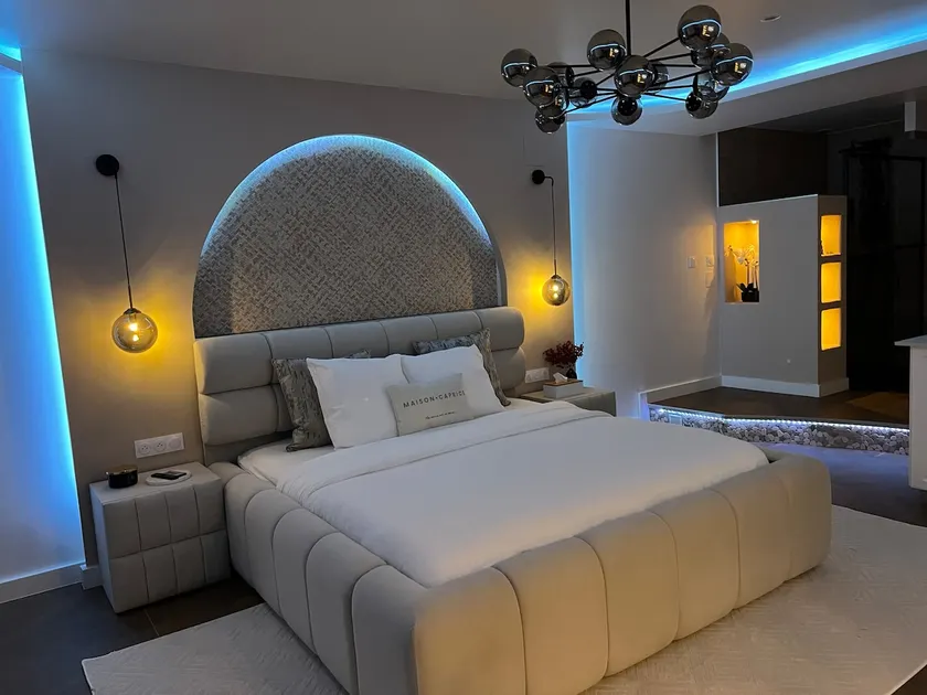 Luxury suite with private Jacuzzi and a romantic atmosphere - Image 1