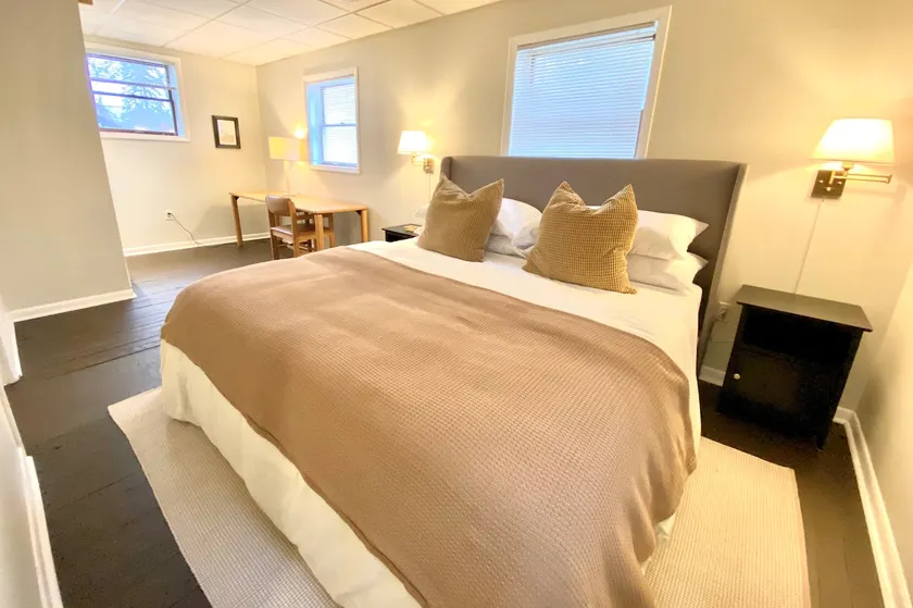 Cozy Carriage House Apartment - Image 1