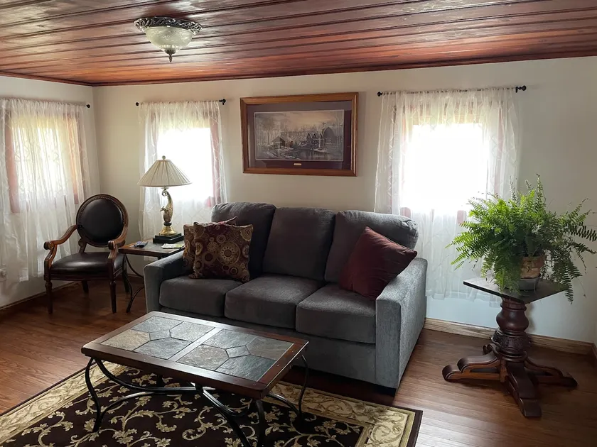 Cozy Cottage - Image 1