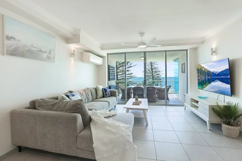 Dwell 40, Oceanfront Apartment - Image 1