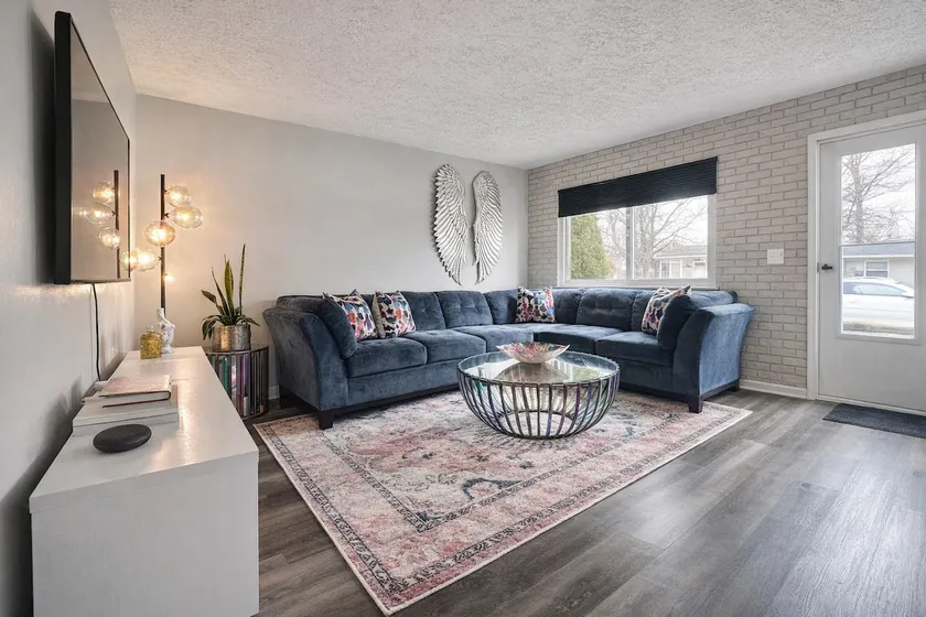 Comfortable Stylish 3 Bed Near Royal Oak - Image 1