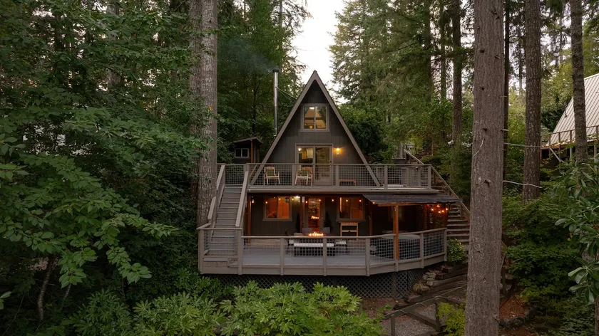 Lake Front Retreat, Sauna/Hot Tub - Image 1
