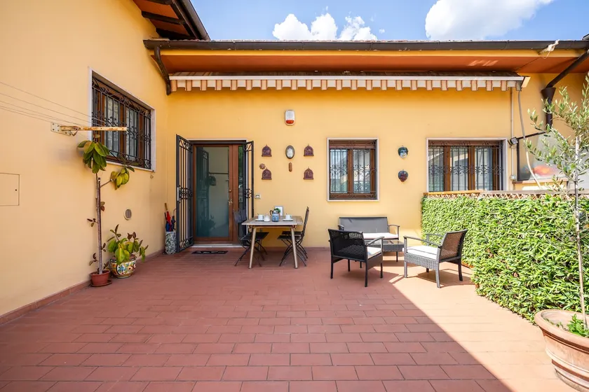Free Parking & Large Terrace | Wi-Fi + A/C - Image 1