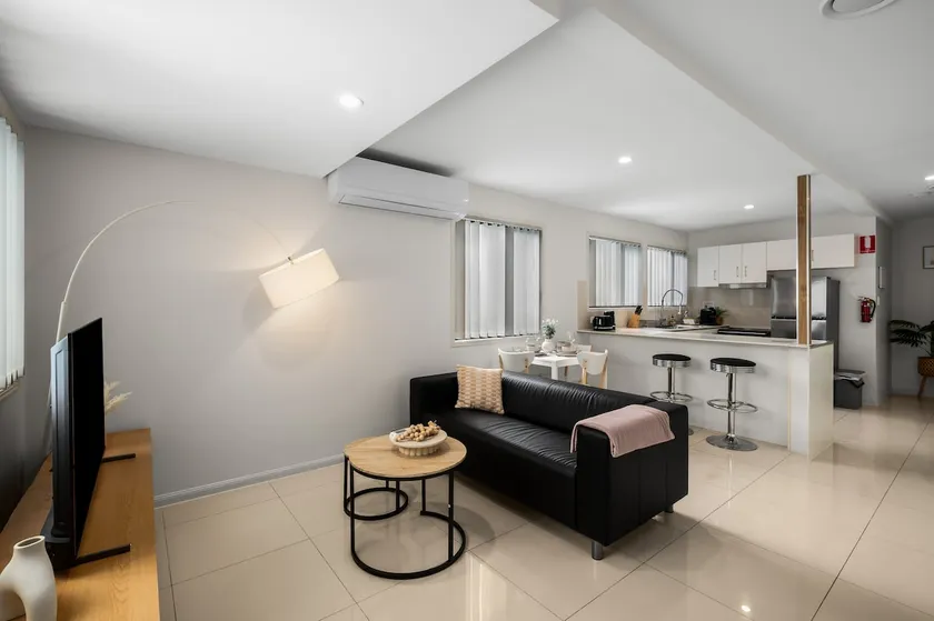 Cozy Sunnybank 1BR | AC & Workspace | 3144D1 - Image 1