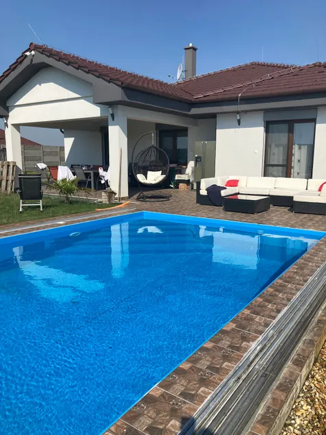 Vacation home with heated pool - Image 1