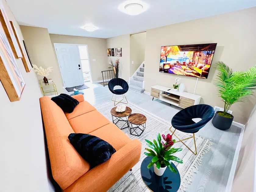 Monumental Stay Near DC‘s Best! - Image 1