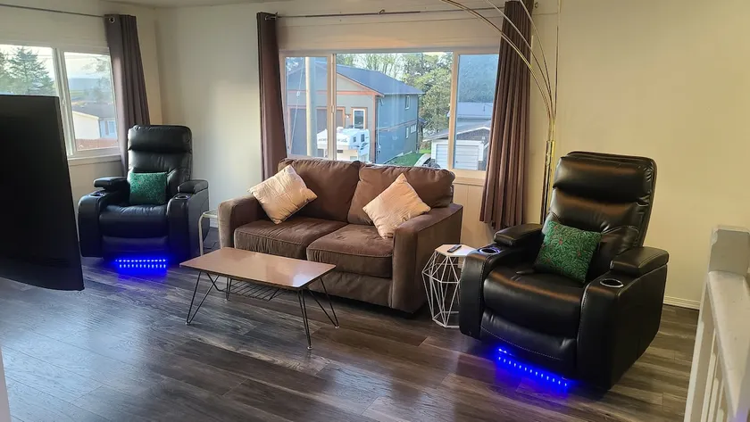 Cassiar Place (Upstairs Suite) - Image 1