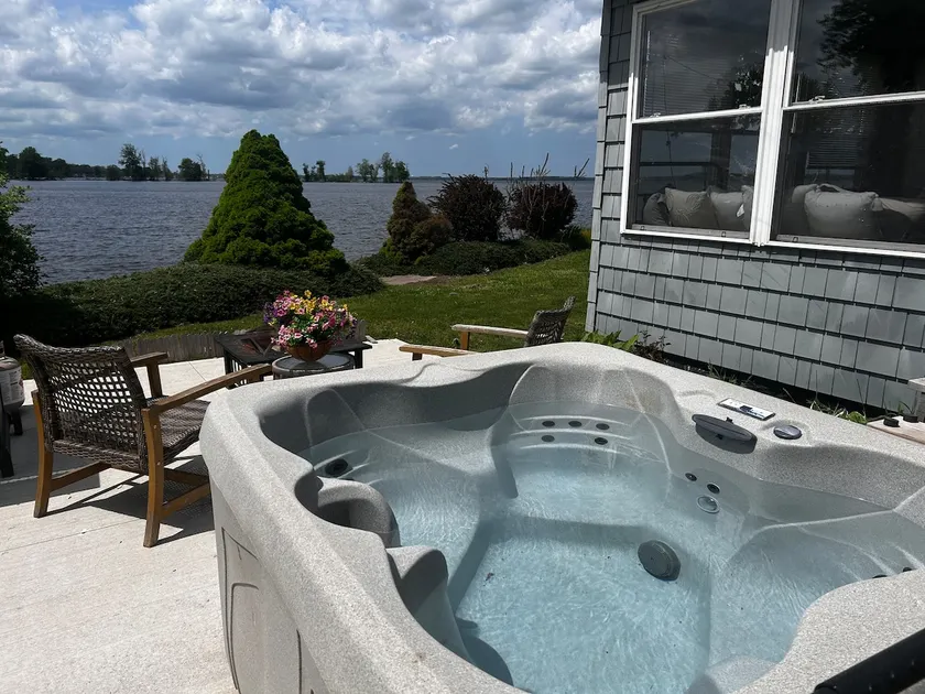 Romantic Lakehouse W/ Brand New Hot Tub! - Image 1