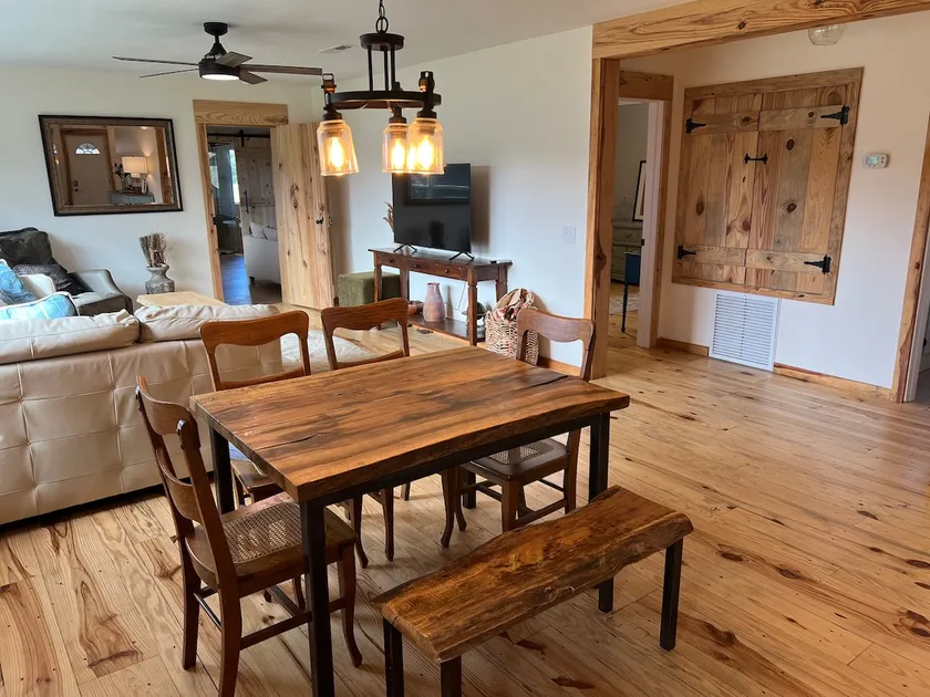Relaxing farmhouse get away - Image 1