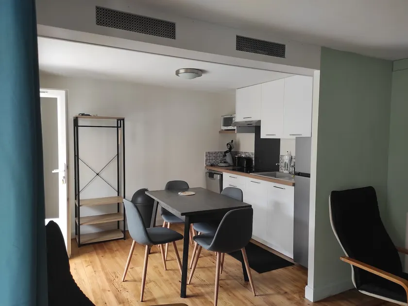 30 m2 2-room apartment - Image 1