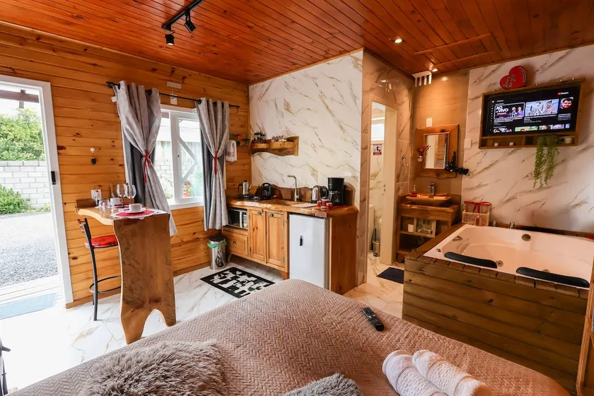 Romantic Chalet Recanto São Jorge with a beautiful Jacuzzi - Image 1