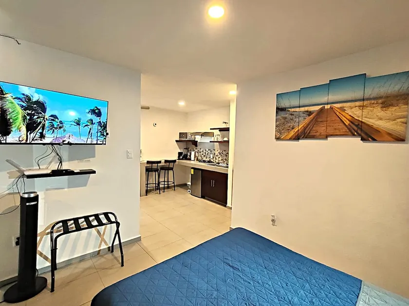 Lagoon. Fast WiFi. Queen bed. A/C. Smart TV. Park. - Image 1