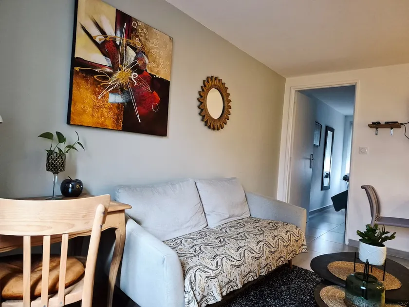 Beautiful apartment with terrace and private parking - Image 1