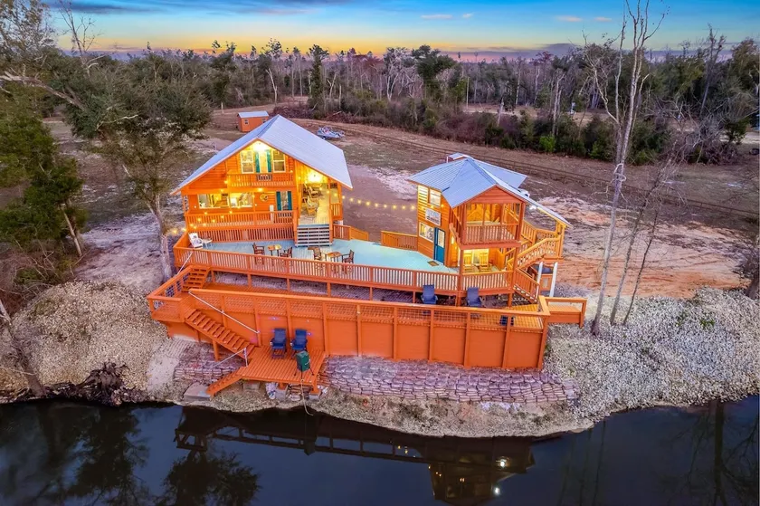 Scenic Riverside Retreat | Near the Beaches - Image 1