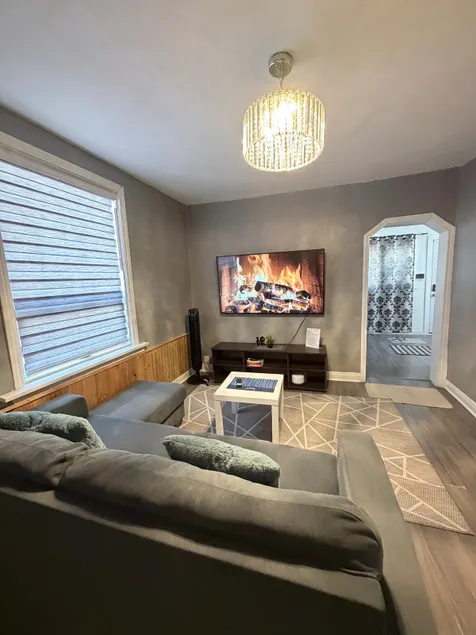 JEM Rentals - Cozy 1 Bedroom Suite w/ Full Kitchen - Image 1