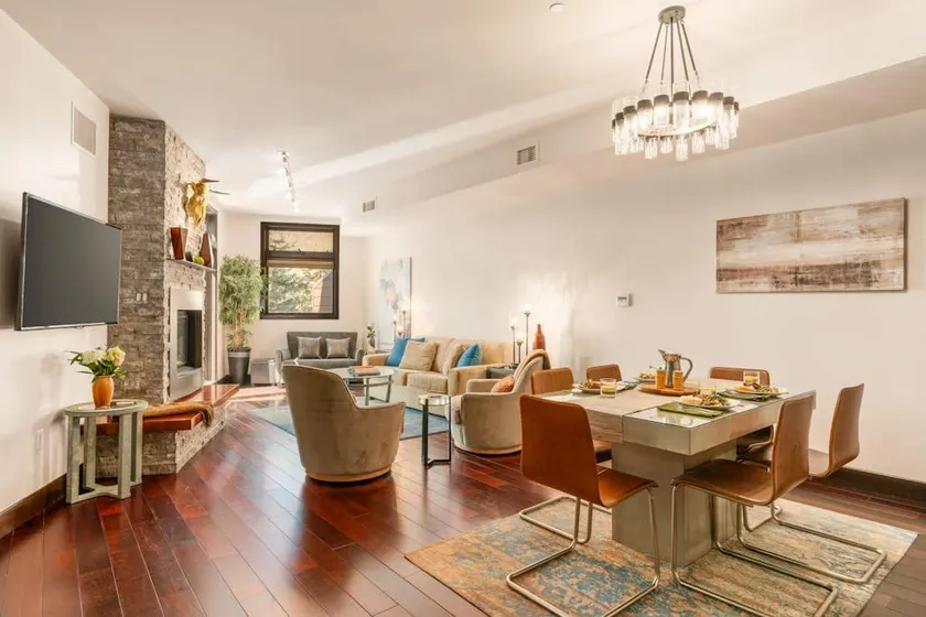 2BR mtn-view condo with fireplace, balcony, grill - Image 1
