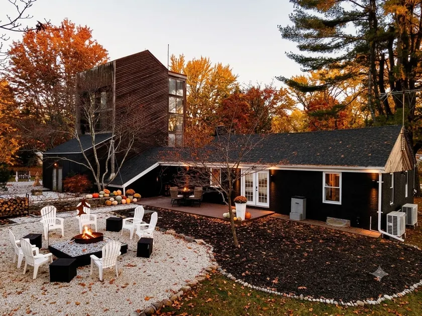 Westport Luxury Escape | 10 Minutes to Beach - Image 1