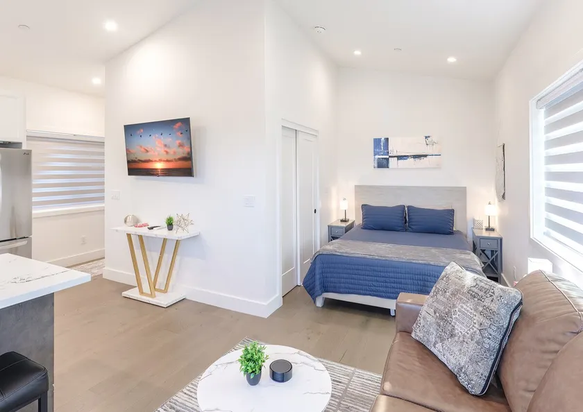 Ocean Breeze - Cozy Studio in Mid Seaside - Image 1