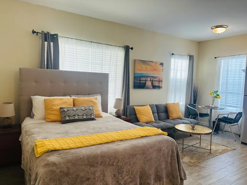 Free Parking Studio by Ocean Central South Beach - Image 1