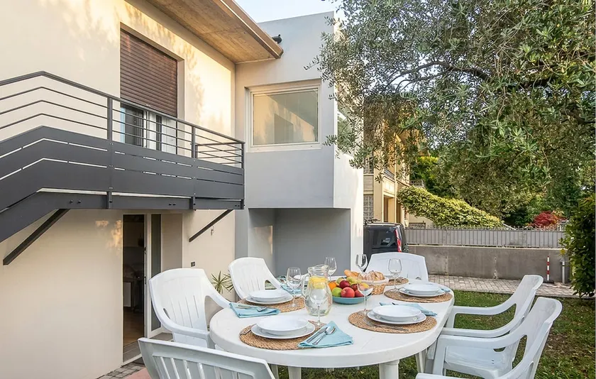 Fly House - Image 1