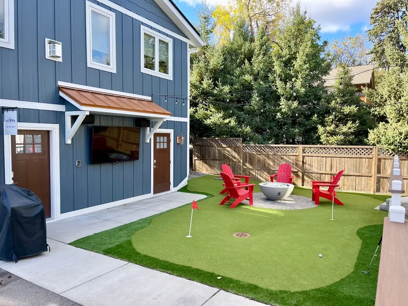 Luxury Getaway | Walk to lake & downtown Dogs Ok - Image 1