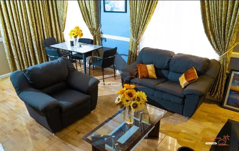 Top, Entire En-Suite 2 BR. 1 K.1 Q. Sleep 4 - Image 1
