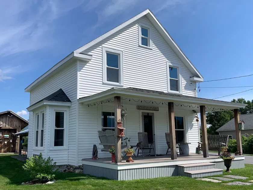 School Street House in heart of Manchester Center - Image 1