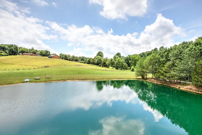 Bolton Farm CJ’S Dream House 2bed/1bath - Image 1