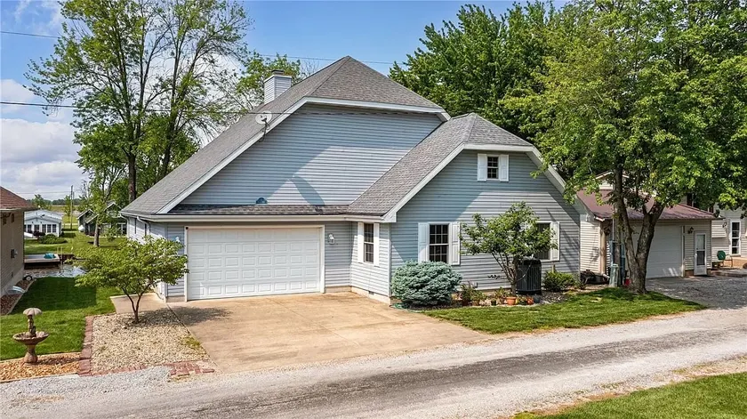 Lake Mattoon Lake House - Image 1
