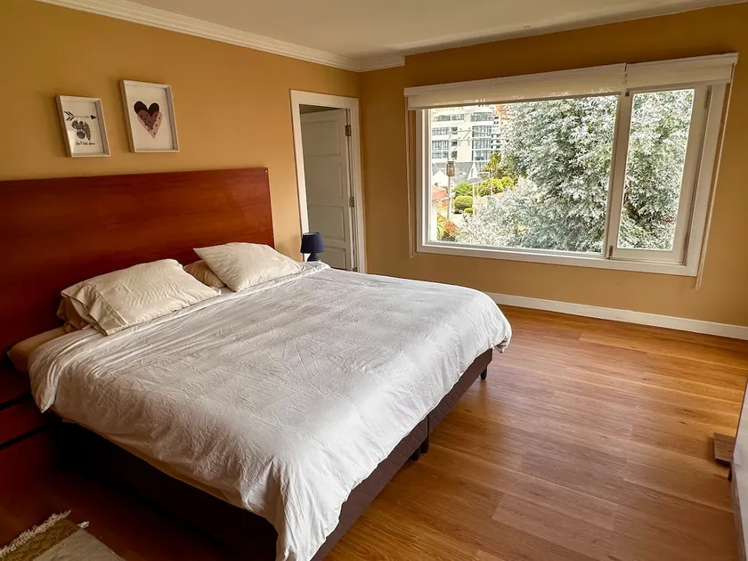 Luxury: king bed, great location - Image 1