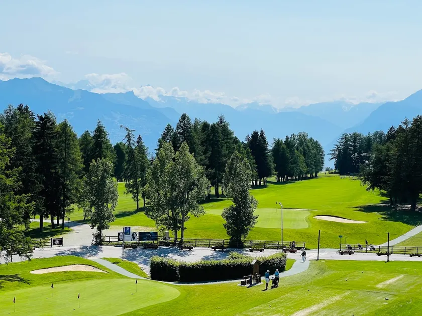Exclusive Comfy Apartment in Central Crans-Montana - Image 1