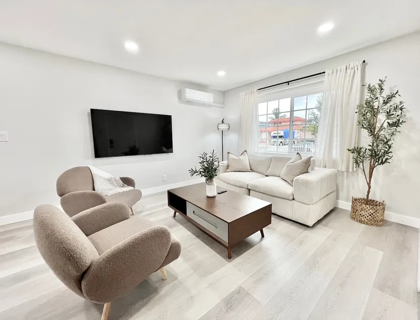 2BR/1BA Modern Gated House near Disney & DTLA - Image 1