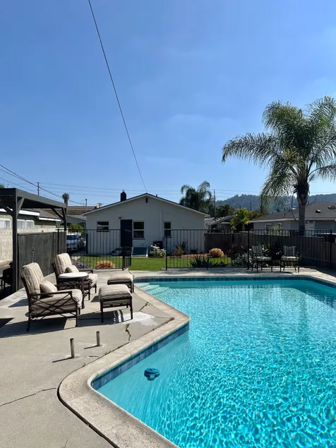 2BR/1BA Private Home & Pool near DTLA & Disney - Image 1
