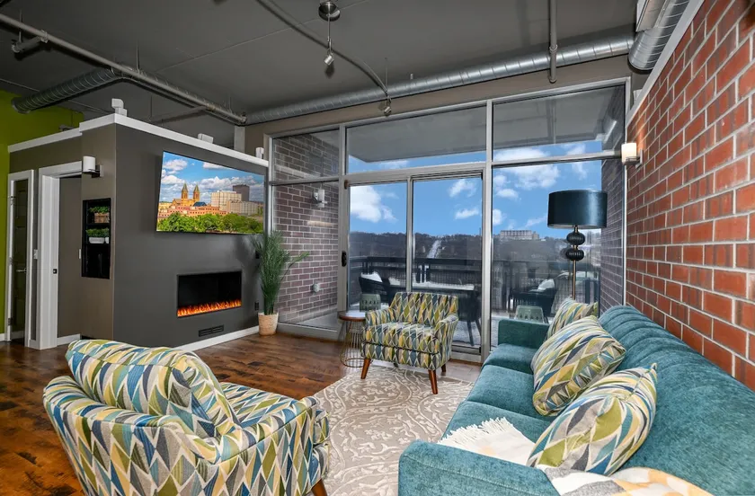 Luxury Condo in Akron Northside District - Image 1