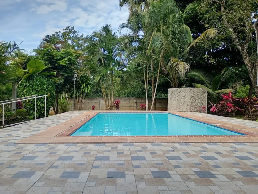3BR Home, Fully Renovated Pool & Beautiful Gardens - Image 1