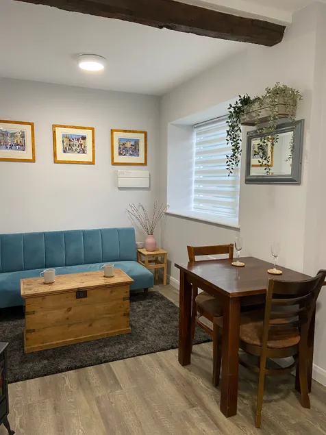 Self-contained one bedroom apartment in Overton 8 - Image 1