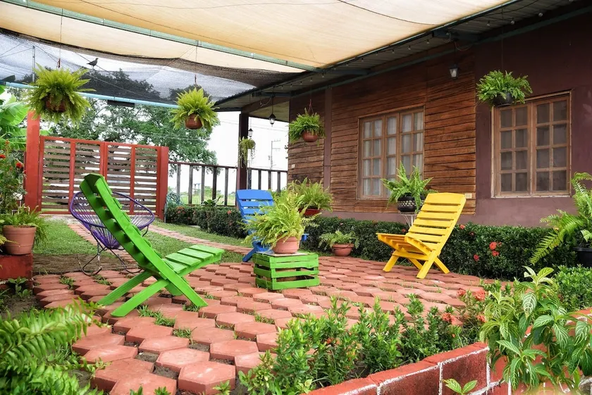 Cabin and garden, equipped, central. Lake view - Image 1
