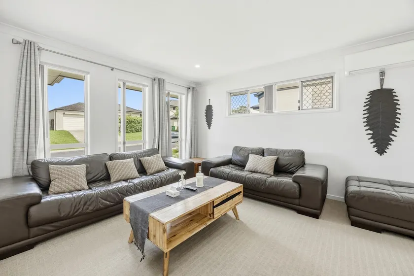 Stylish Cosy Retreat in North Lakes w all Air-Con - Image 1